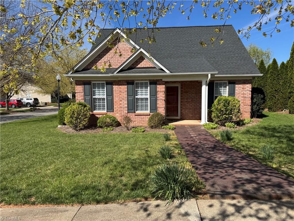 Photo of 5804 Brakenwood Lane, Pfafftown, NC 27040 (MLS # 1214032)