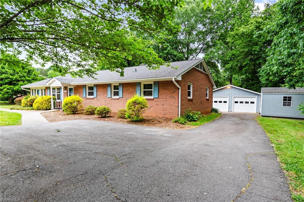 Photo of 3511 Manoa Road, Pfafftown, NC 27040 (MLS # 1219331)