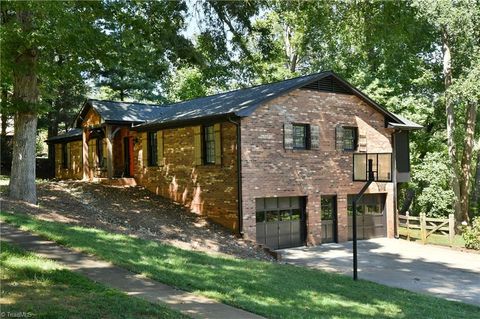 A home in Clemmons