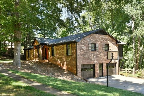 A home in Clemmons