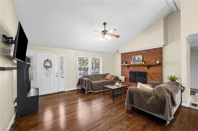 380 Stratford Road, photo 5 of 29