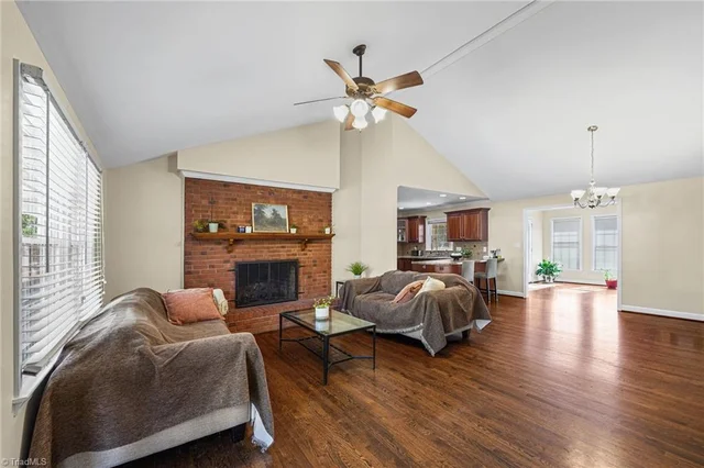 380 Stratford Road, photo 4 of 29
