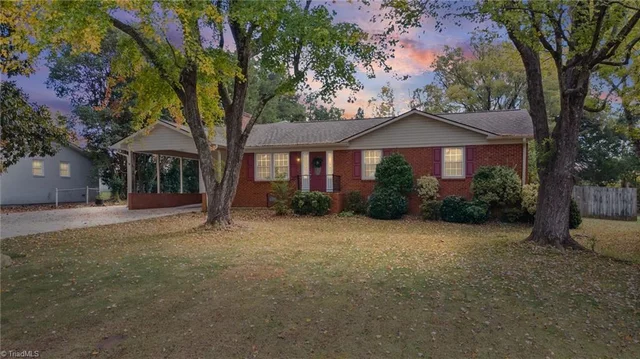 380 Stratford Road, photo 2 of 29