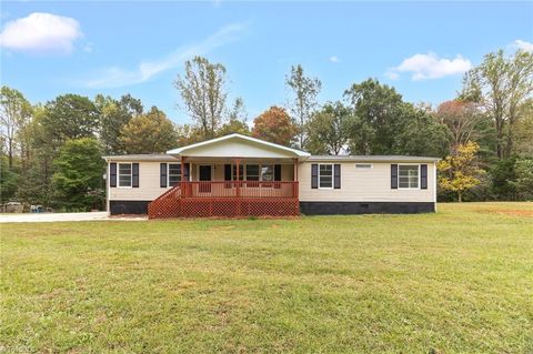 Photo of 2743 Bethel Lucas Road, Asheboro, NC 27205 (MLS # 1198141)
