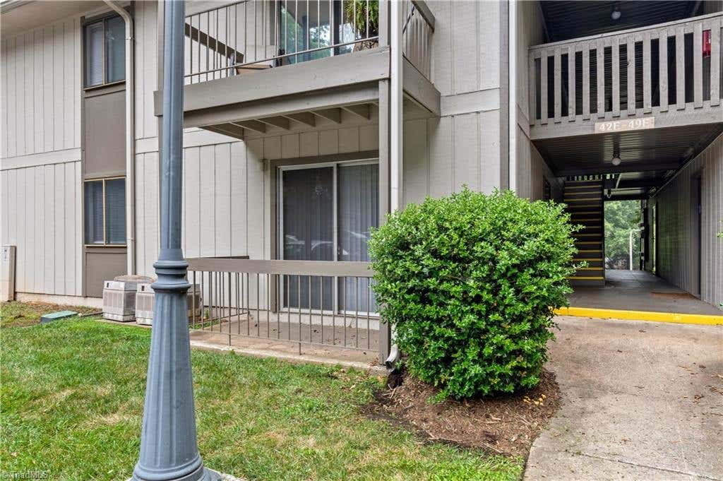 Photo of 2230 Sunderland Road #42E, Winston-Salem, NC 27103 (MLS # 1229286)