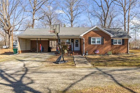 Homes For Sale - 5513 Nc Highway 700<br/> Rockingham County, Eden, NC 27288