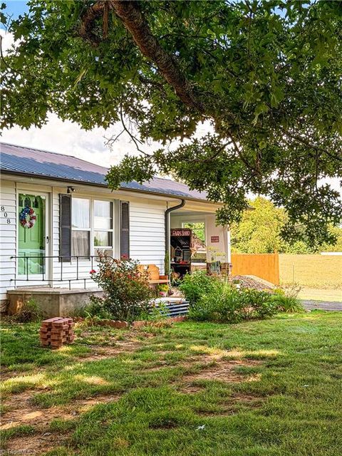 Homes For Sale - 808 Piney Creek School Road<br/> Piney Creek, NC 28663