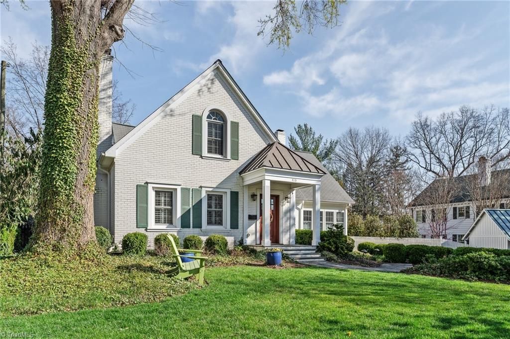 Photo of 415 Carolina Circle, Winston-Salem, NC 27104 (MLS # 1212547)