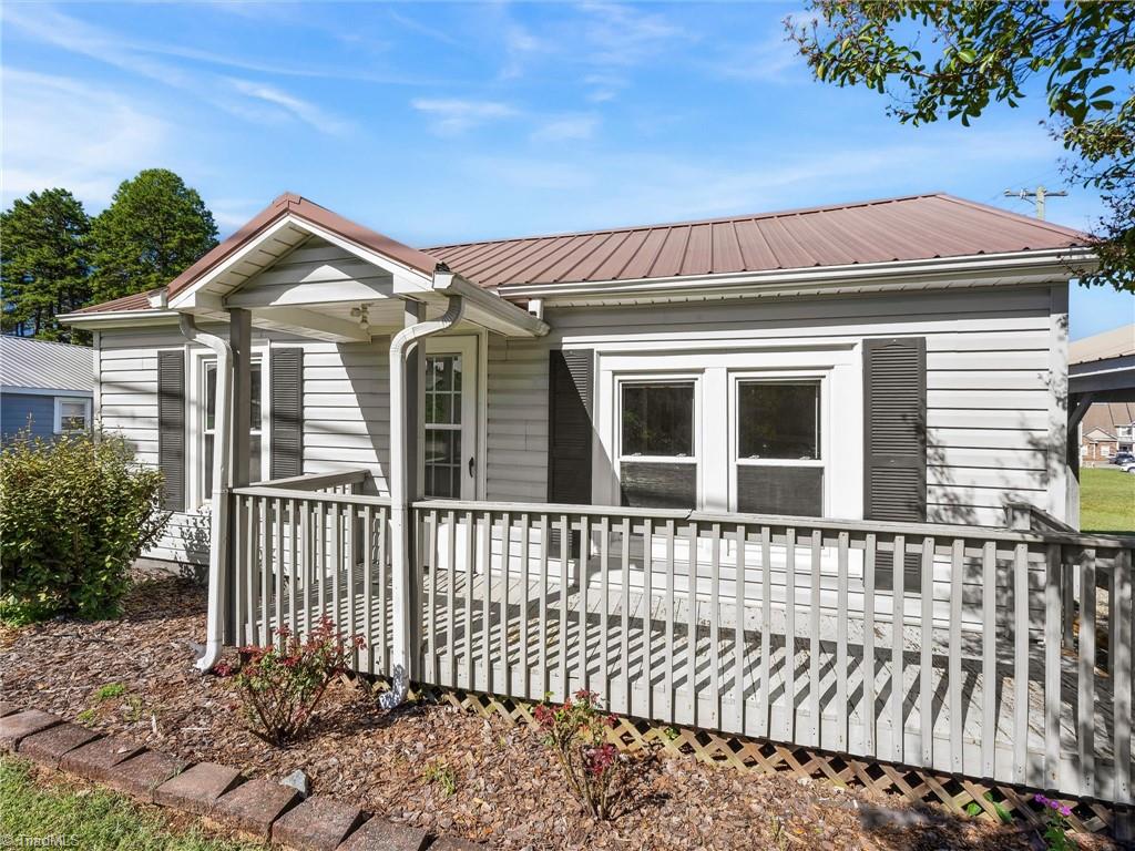 Photo of 24 Forest Hill Road, Lexington, NC 27295 (MLS # 1236567)