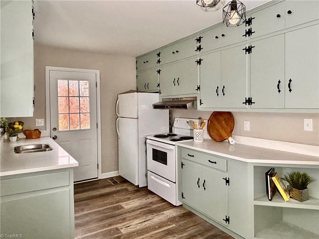 Photo of 5026 Harvey Road, Jamestown, NC 27282 (MLS # 1203547)