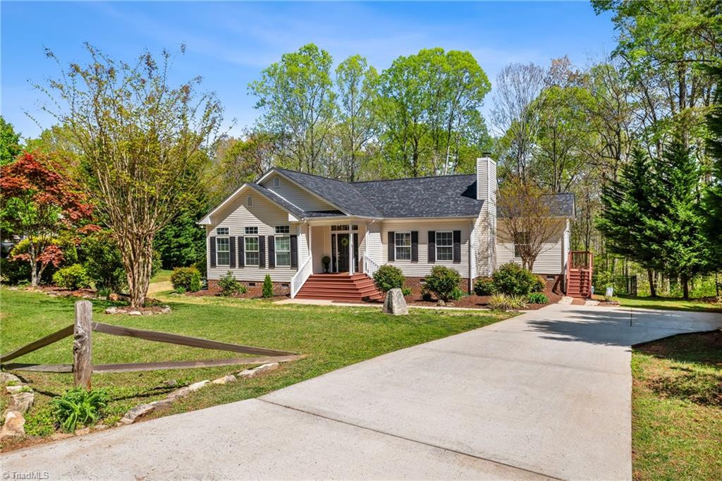 621 Honeysuckle Road, Madison, North Carolina image 1