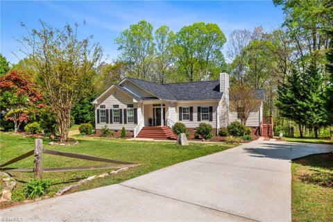 Photo for 621 Honeysuckle Road