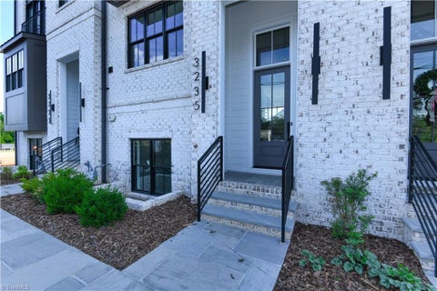 Townhouse For Sale - 3235 W Friendly Avenue<br/> Greensboro, NC 27408