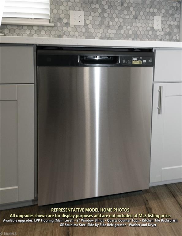 Greensboro, North Carolina 27405, United States, 3 Bedrooms Bedrooms, ,3 BathroomsBathrooms,Residential,Active,195553