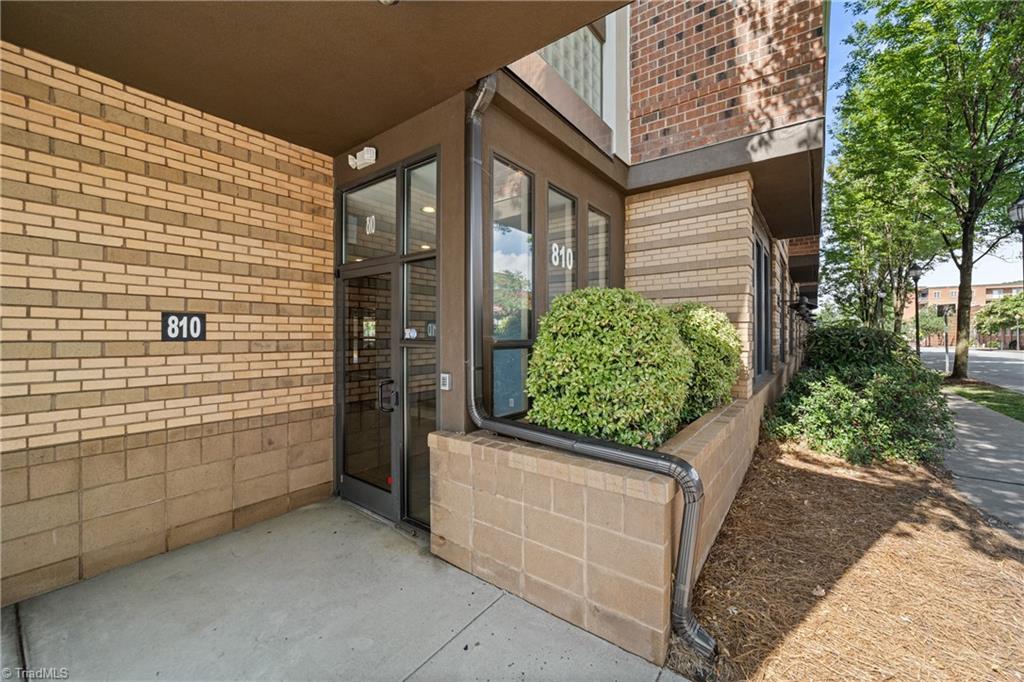 810 W 4th Street 304
