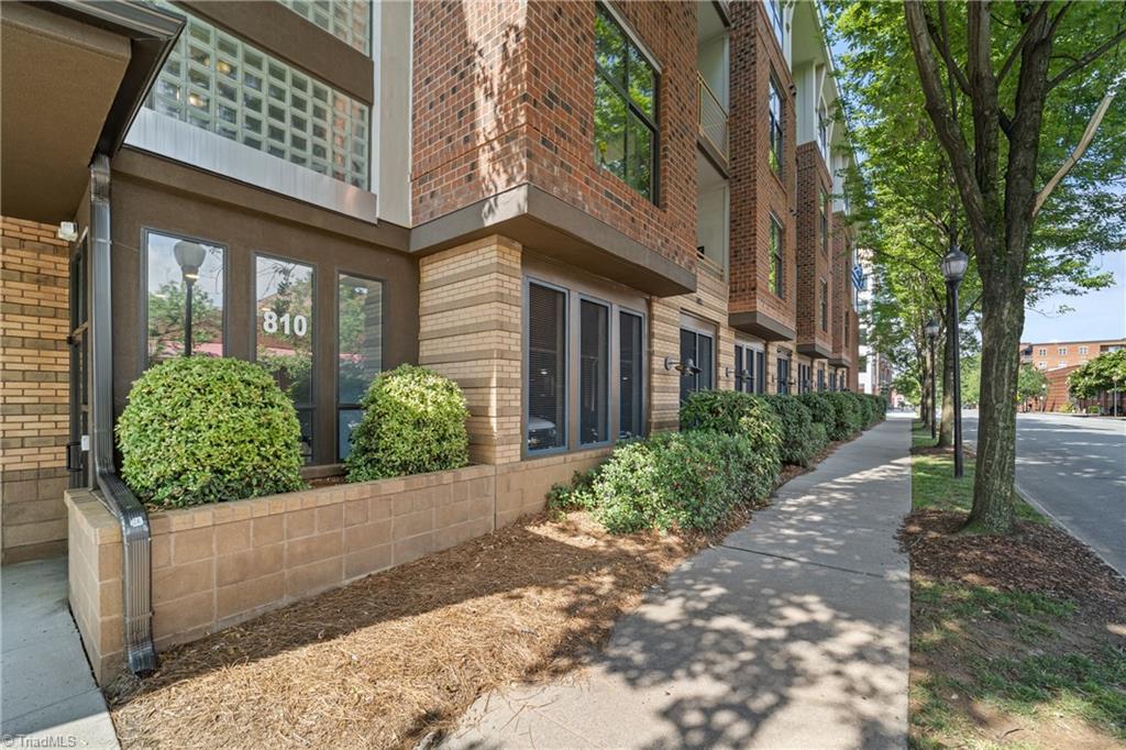 810 W 4th Street 304