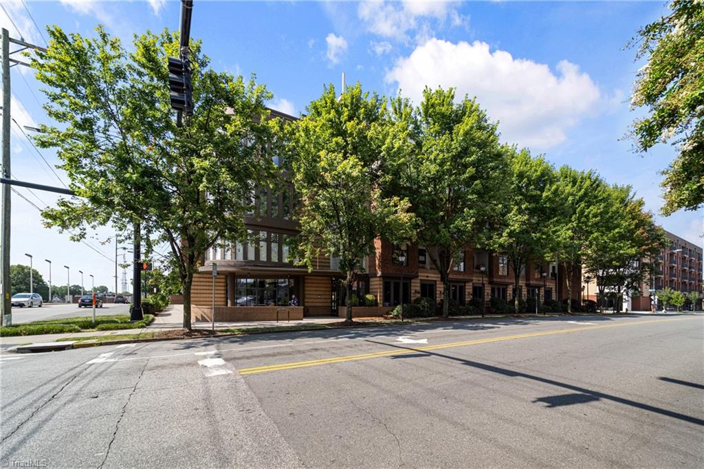 810 W 4th Street 304
