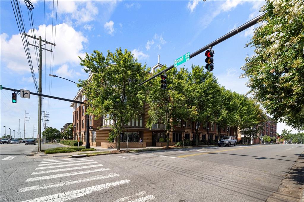 810 W 4th Street 304