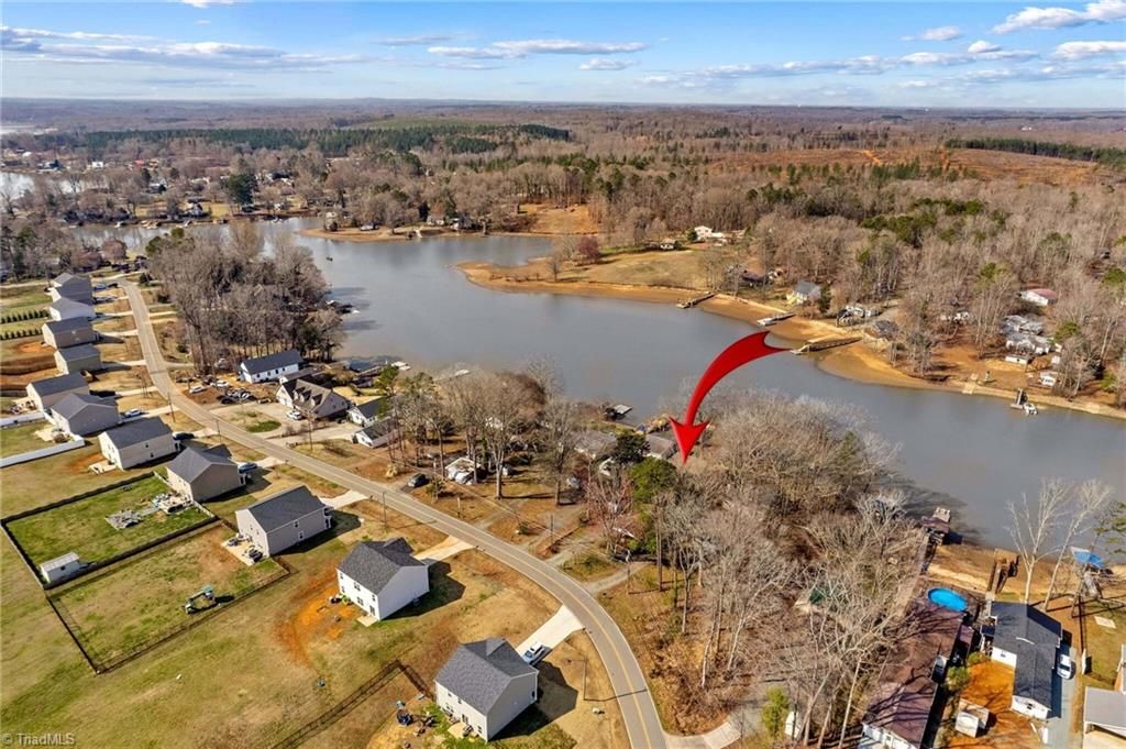 Photo of 1331 Hickory Point Drive, Lexington, NC 27292 (MLS # 1211838)