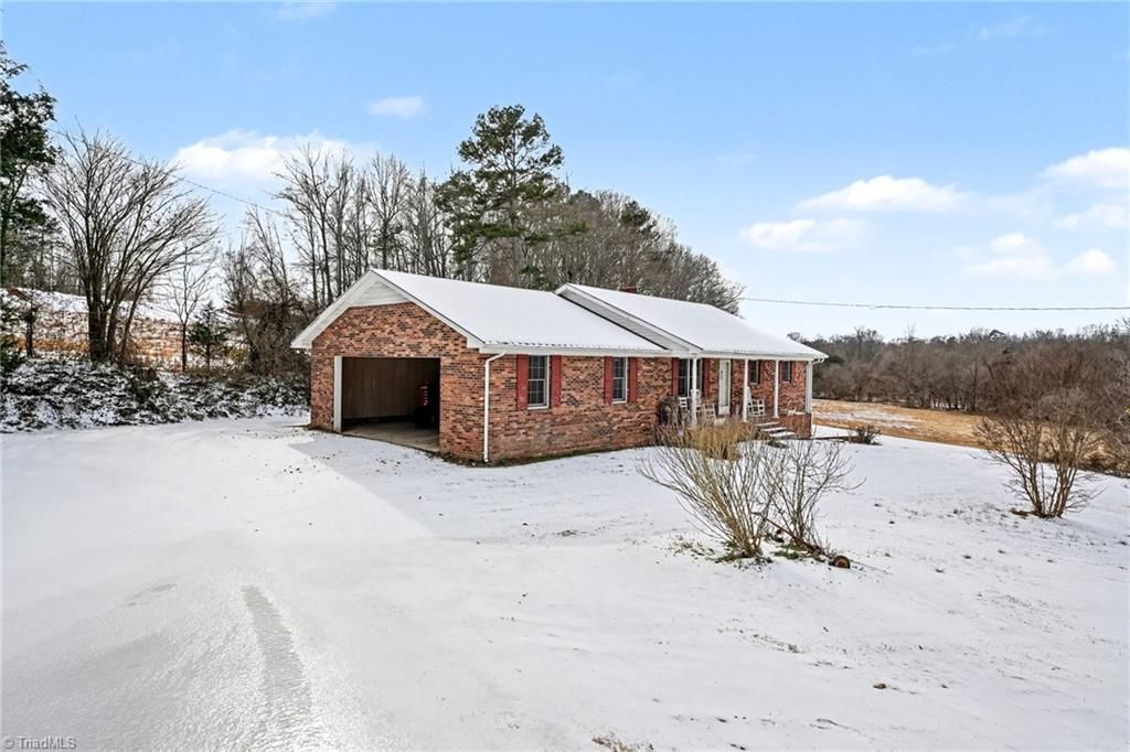 Photo of 3369 Frye Bridge Road, Clemmons, NC 27012 (MLS # 1208160)
