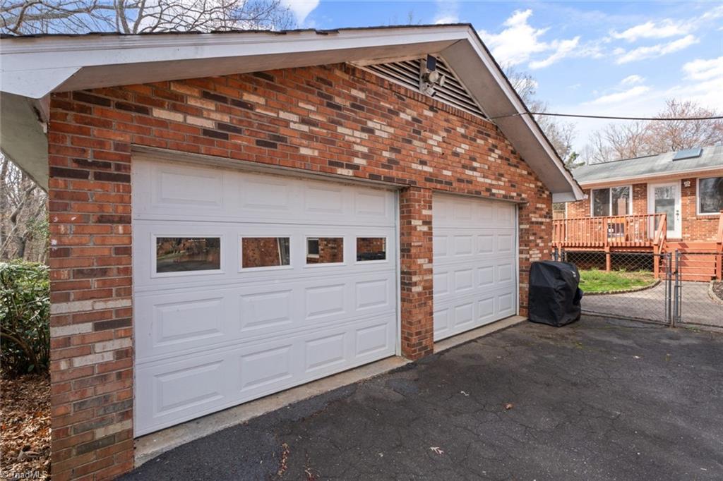 Winston-Salem, North Carolina 27103, United States, 3 Bedrooms Bedrooms, ,2 BathroomsBathrooms,Residential,Active,95836