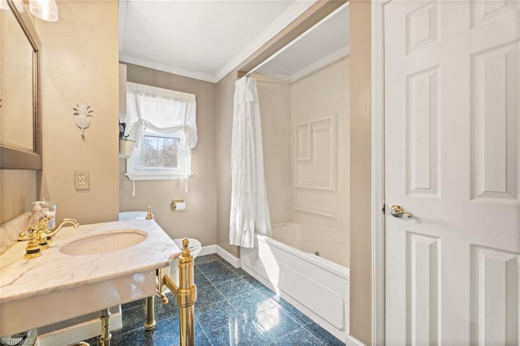 Winston-Salem, North Carolina 27103, United States, 3 Bedrooms Bedrooms, ,2 BathroomsBathrooms,Residential,Active,95836