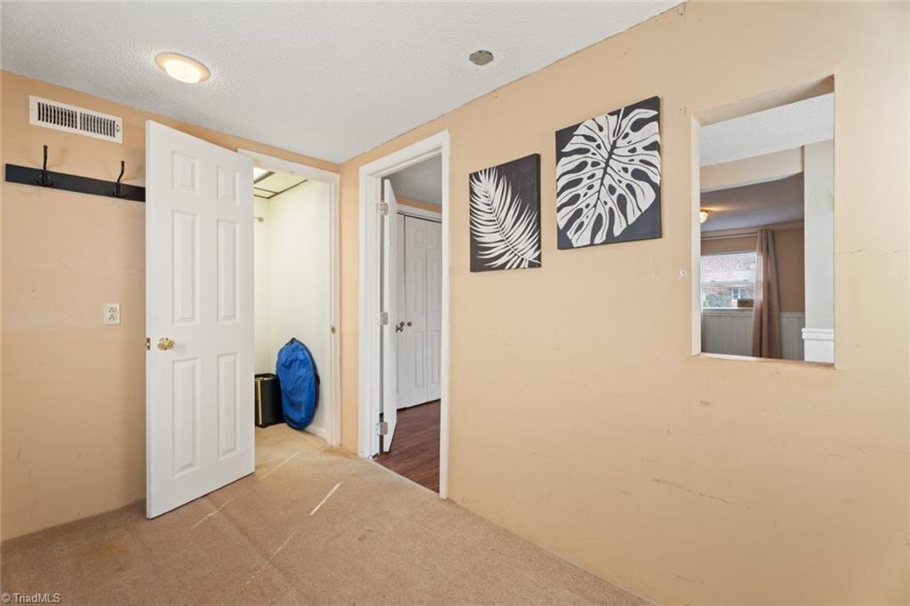 Winston-Salem, North Carolina 27103, United States, 3 Bedrooms Bedrooms, ,2 BathroomsBathrooms,Residential,Active,95836