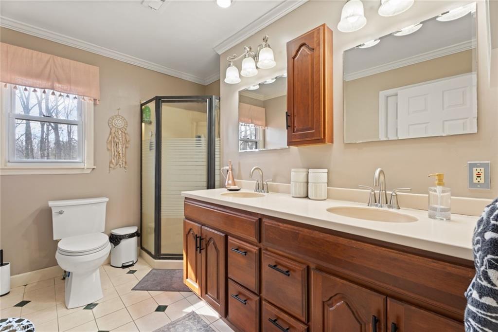 Winston-Salem, North Carolina 27103, United States, 3 Bedrooms Bedrooms, ,2 BathroomsBathrooms,Residential,Active,95836