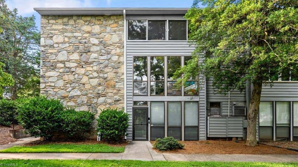 Photo of 3066 Bonhurst Drive, Winston-Salem, NC 27106 (MLS # 1230158)
