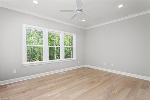 Single Family Residence in Winston Salem NC 3961 Rookwood Lane 17.jpg