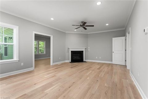 Single Family Residence in Winston Salem NC 3961 Rookwood Lane 10.jpg