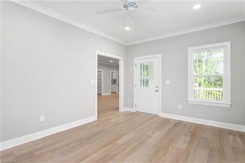 Single Family Residence in Winston Salem NC 3961 Rookwood Lane 18.jpg