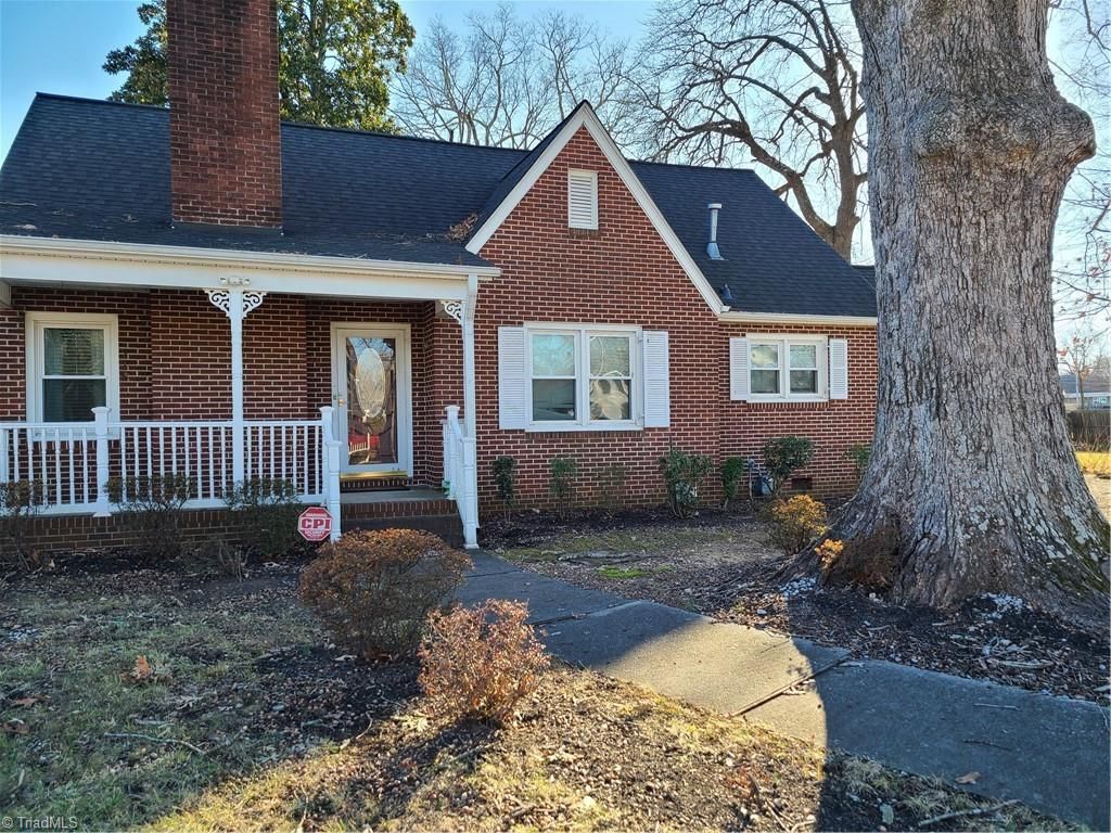Photo of 206 Moore Avenue, High Point, NC 27263 (MLS # 1207132)
