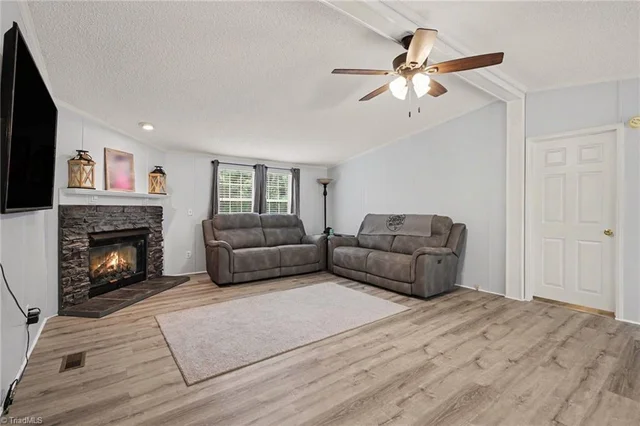 2298 Ray Loop Road, photo 5 of 18