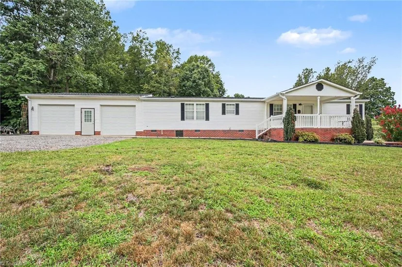 2298 Ray Loop Road, photo 1 of 18