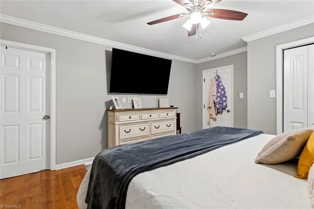 3200 Seven Springs Road, photo 5 of 36