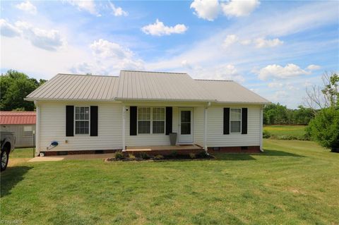 Photo of 285 Raven Circle, Lexington, NC 27292 (MLS # 1216211)