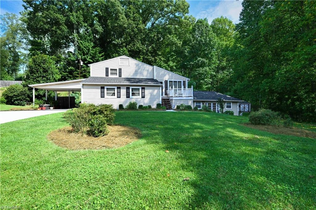 Photo of 2311 Oakcliffe Drive, Kernersville, NC 27284 (MLS # 1236293)