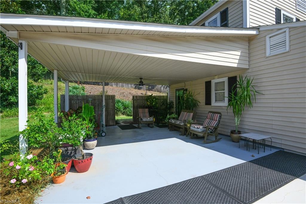 Photo of 2311 Oakcliffe Drive, Kernersville, NC 27284 (MLS # 1236293)