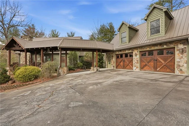 1721 Meadow Road, photo 5 of 50