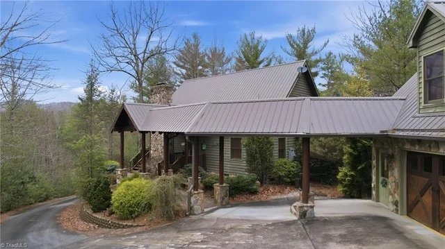 1721 Meadow Road, photo 3 of 50