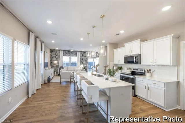 272 Hirsch Way Unit 63, photo 4 of 17