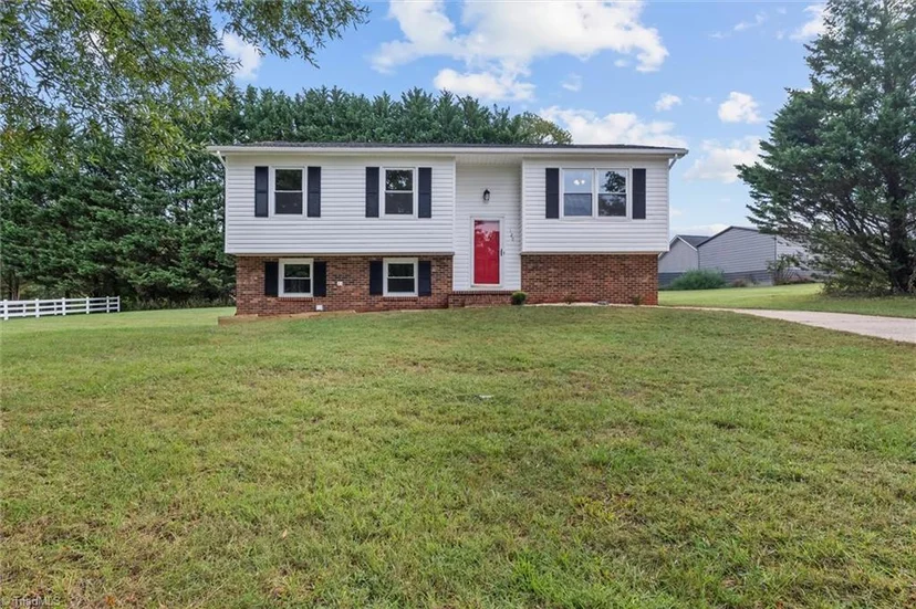 120 Robert Drive, photo 1 of 30