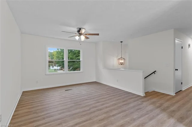 120 Robert Drive, photo 3 of 30