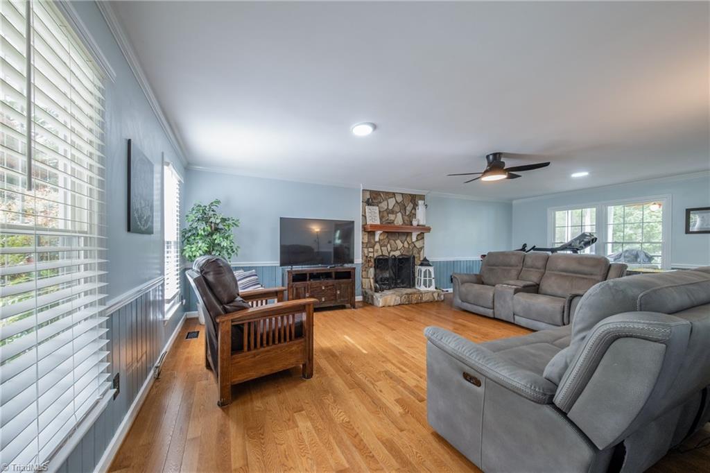 3805 Oak Forest Drive