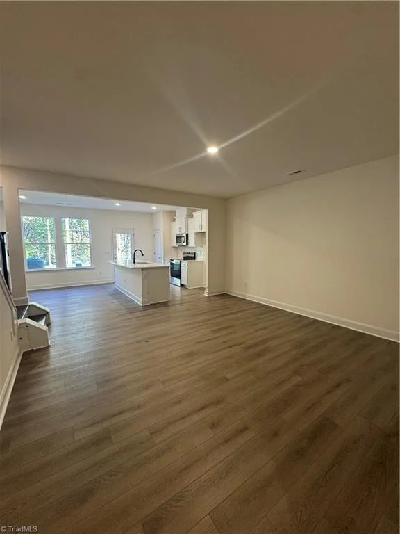 1384 Hammond Drive, photo 3 of 18