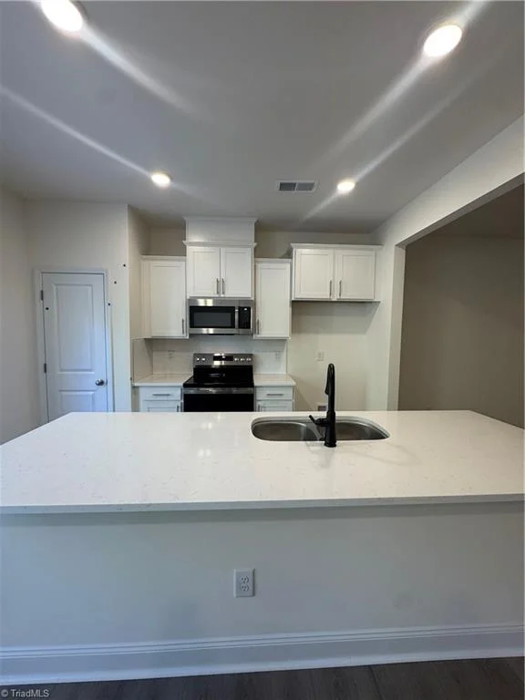 1384 Hammond Drive, photo 4 of 18