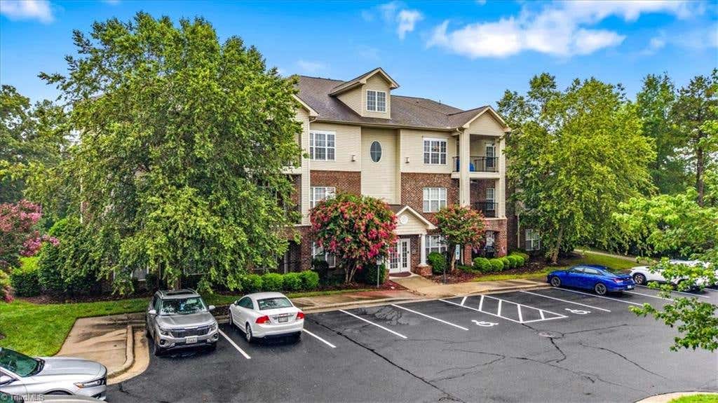 Photo of 200 Lennox Drive #3B, Jamestown, NC 27282 (MLS # 1228954)