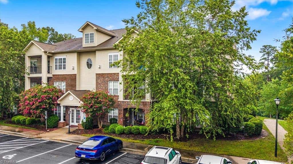 Photo of 200 Lennox Drive #3B, Jamestown, NC 27282 (MLS # 1228954)