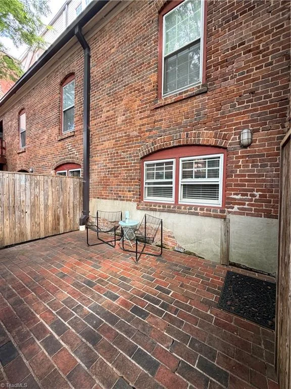 801 Mcgee Street Unit 5, photo 3 of 28